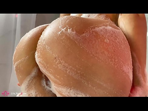 ❤️ Brunetka masturbuje kundičku s vibrátorom až do intenzívneho orgazmu v sprche Ruské porno na nás sk.storestarbucks.top ️❤
